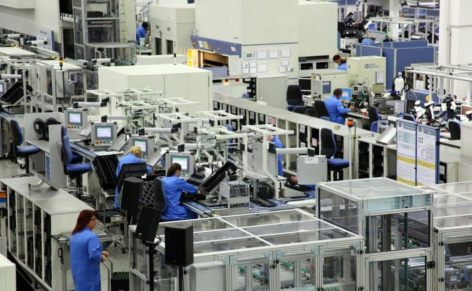 電子產(chǎn)品智能工廠中的人機(jī)協(xié)同 打造高效生產(chǎn)的最佳組合